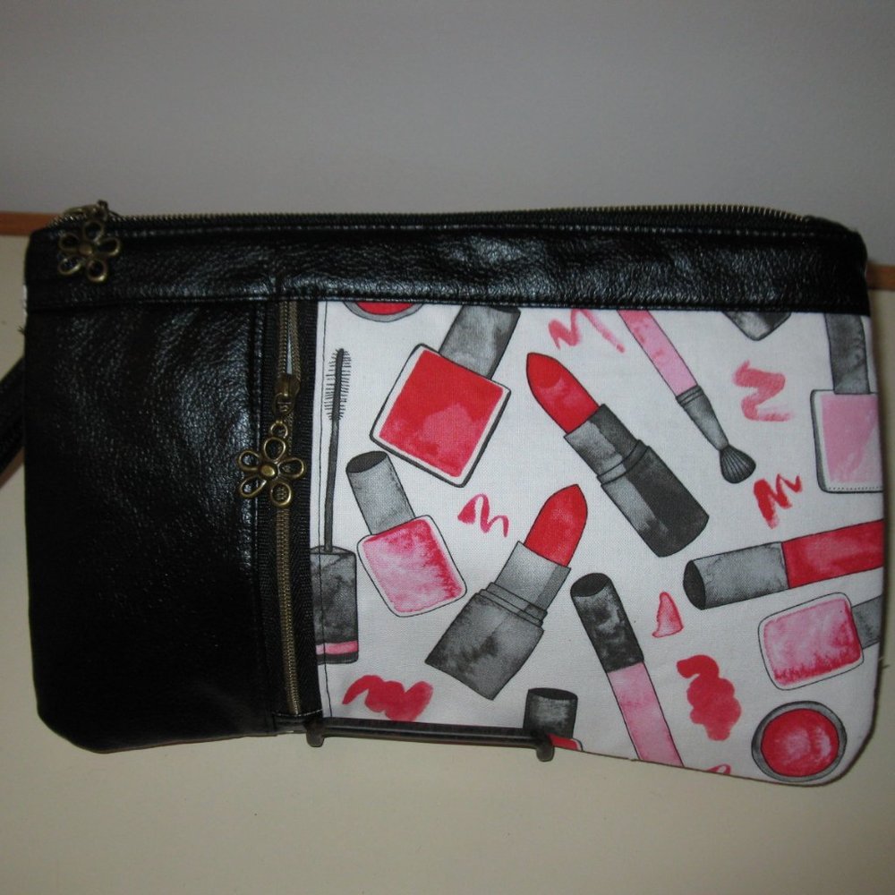 Zippy Clutch/Wristlet